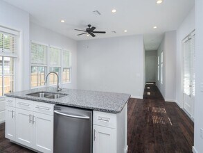 745 NW 9th St in Gainesville, FL - Building Photo - Building Photo