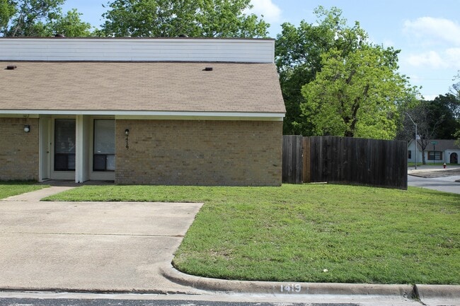 property at 1419 Dexter Dr S