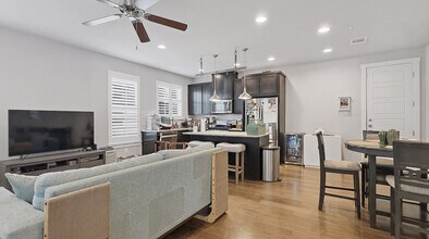 223 Claremont Ave in San Antonio, TX - Building Photo - Building Photo