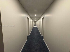 9001 Jacaranda Ln in Plantation, FL - Building Photo - Building Photo