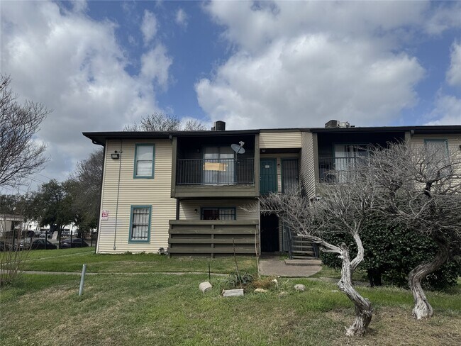 6161 Reims Rd in Houston, TX - Building Photo - Building Photo