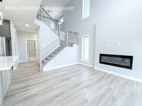 8503 Mayday Run SW in Edmonton, AB - Building Photo - Building Photo
