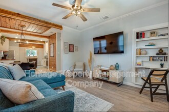 107 W Hart Ave in San Antonio, TX - Building Photo - Building Photo