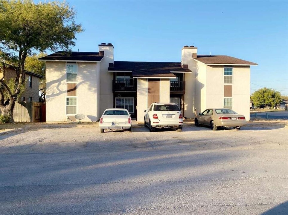 110 Shannon Cir in Del Rio, TX - Building Photo