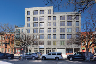 15 Somers St in Brooklyn, NY - Foto de edificio - Building Photo