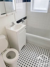 3915 N Pine Grove Ave, Unit 1W in Chicago, IL - Building Photo - Building Photo