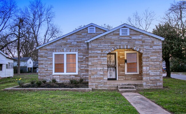 property at 4800 Rogers St