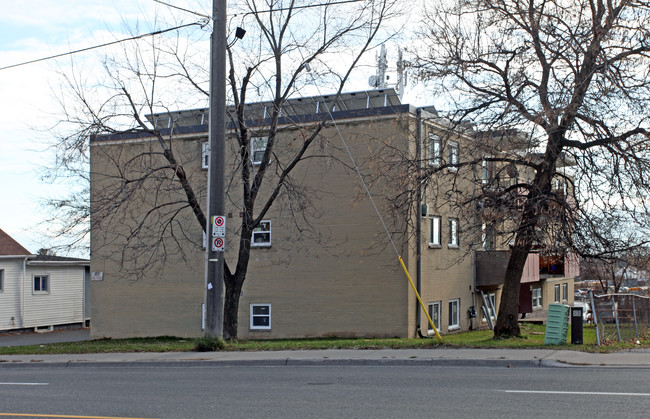 213 Bloor St W in Oshawa, ON - Building Photo - Building Photo