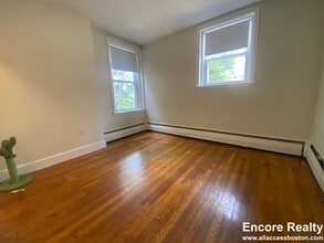 307 Tappan St, Unit #6 in Brookline, MA - Building Photo - Building Photo