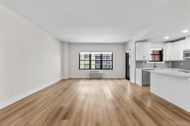 11 Purdy St in Harrison, NY - Building Photo - Building Photo