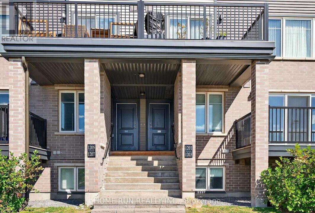 1201 Chapman Mills Dr in Ottawa, ON - Building Photo