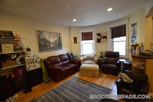 69 Babcock St in Brookline, MA - Building Photo