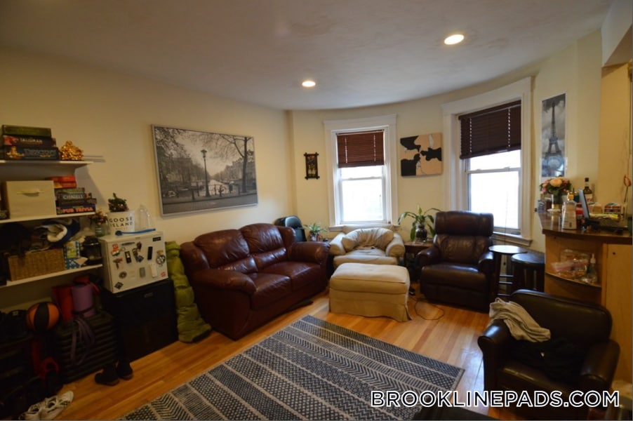 69 Babcock St in Brookline, MA - Building Photo