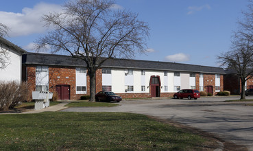 Cavalier Court in Indianapolis, IN - Foto de edificio - Building Photo