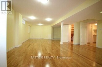 27 Glenbury Dr in Vaughan, ON - Building Photo - Building Photo
