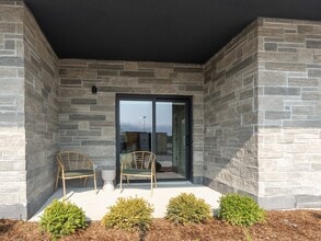 The Residences at Rosewater Estates in Windsor, ON - Foto de edificio - Building Photo