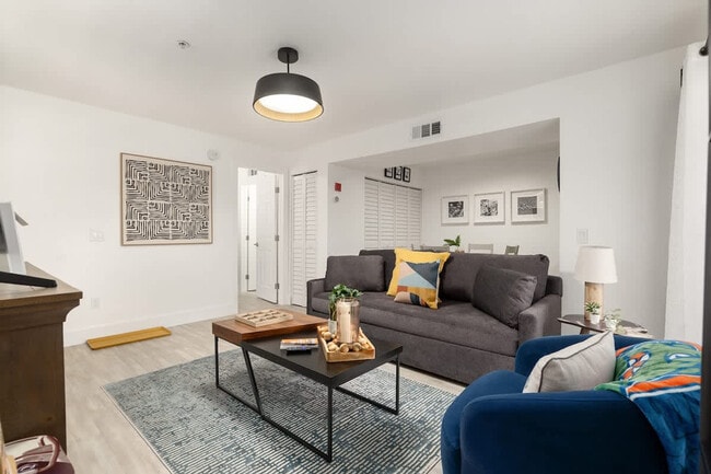 2360 SW Archer Rd in Gainesville, FL - Foto de edificio - Building Photo