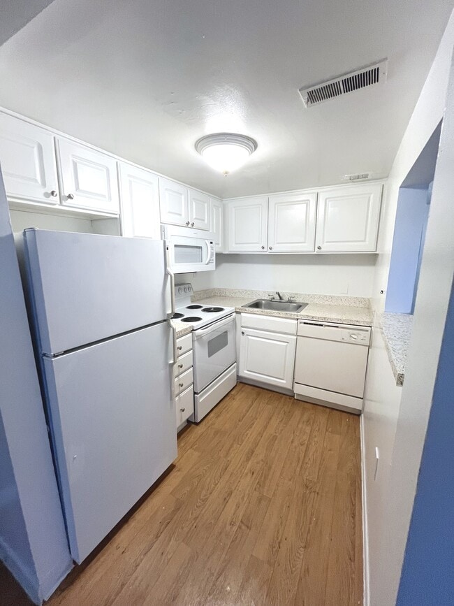 2537 N Alafaya Trail in Orlando, FL - Building Photo - Building Photo