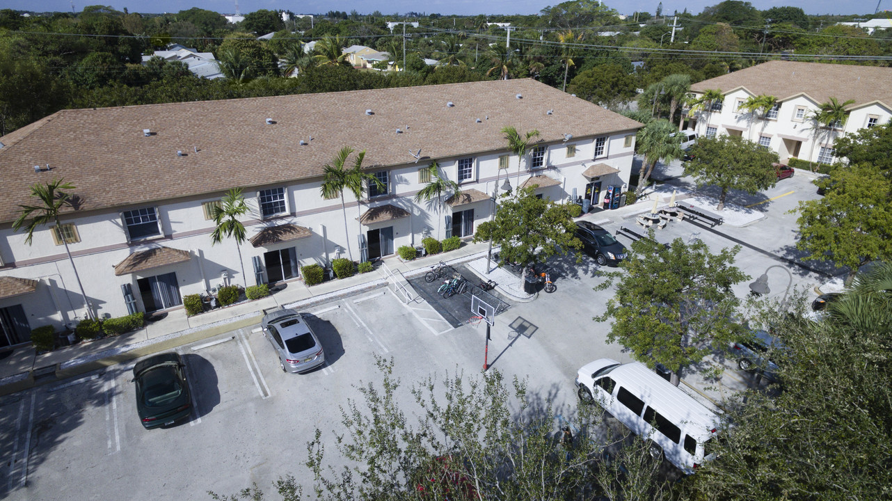 Delray Town Homes in Delray Beach, FL - Building Photo