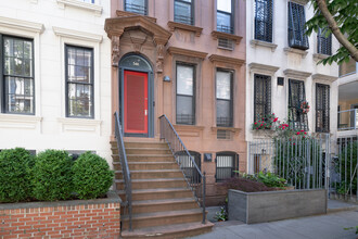 546 E 87th St in New York, NY - Building Photo - Building Photo