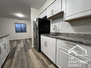 2310 N Harlem Ave, Unit 203 in Elmwood Park, IL - Foto de edificio - Building Photo