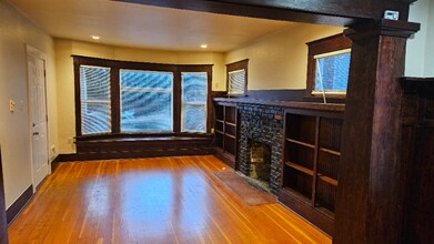 805 S Ainsworth Ave in Tacoma, WA - Building Photo - Building Photo