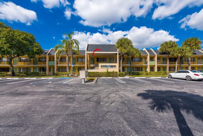 1529 Meadows Cir W in Boynton Beach, FL - Building Photo - Building Photo