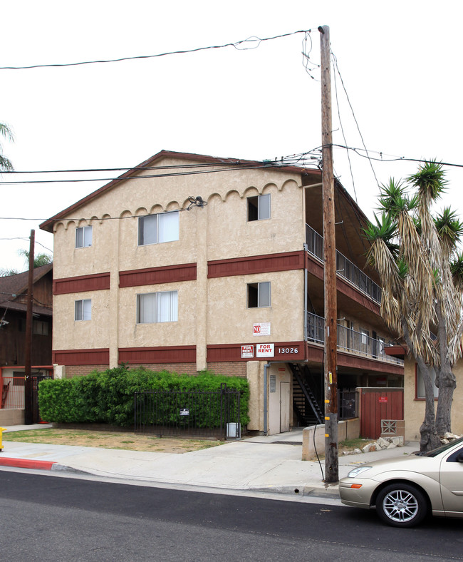 13026 Kornblum Ave in Hawthorne, CA - Foto de edificio - Building Photo