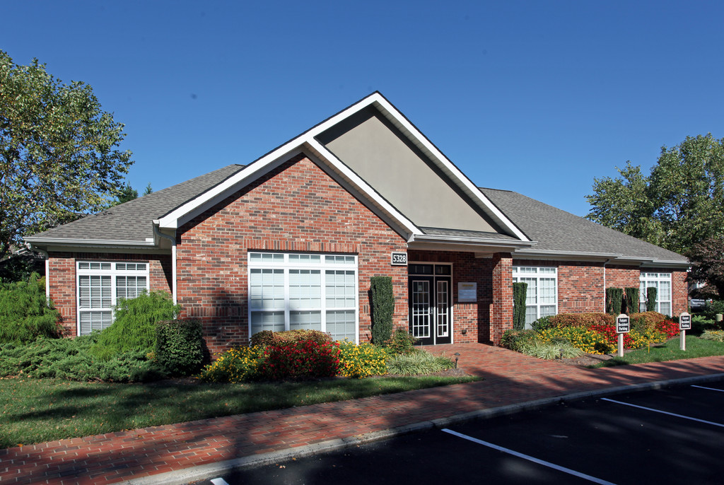 The Amesbury on West Market Apartments in Greensboro, NC ...