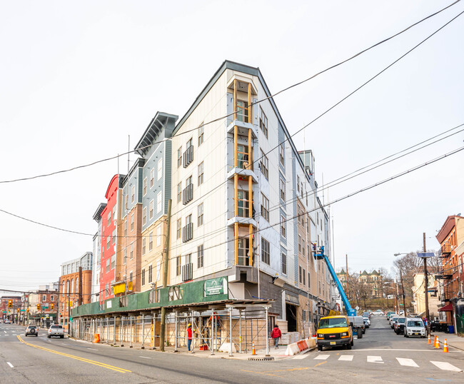 678-690 Grand St in Jersey City, NJ - Building Photo - Building Photo