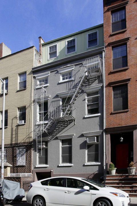 237 W 16th St in New York, NY - Building Photo