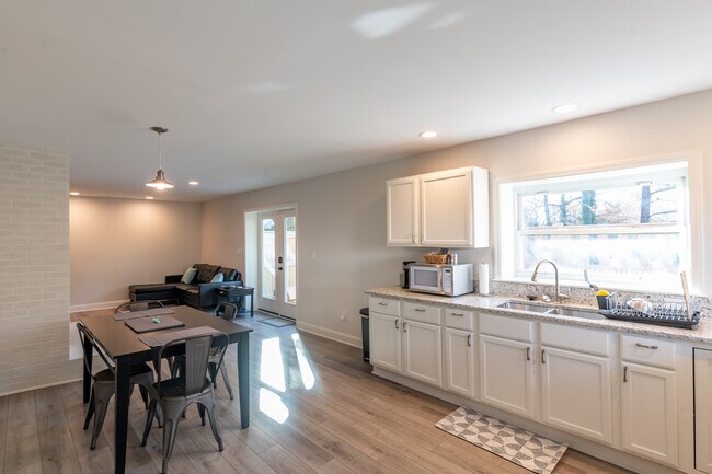 2204 Fayetteville St-Unit -B in Durham, NC - Building Photo - Building Photo