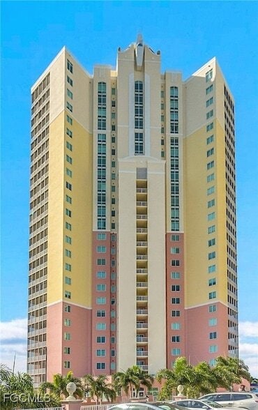 2743 First St, Unit 2303 in Ft. Myers, FL - Foto de edificio - Building Photo