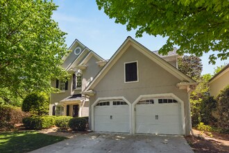 4545 Chelton Ct SE in Smyrna, GA - Foto de edificio - Building Photo