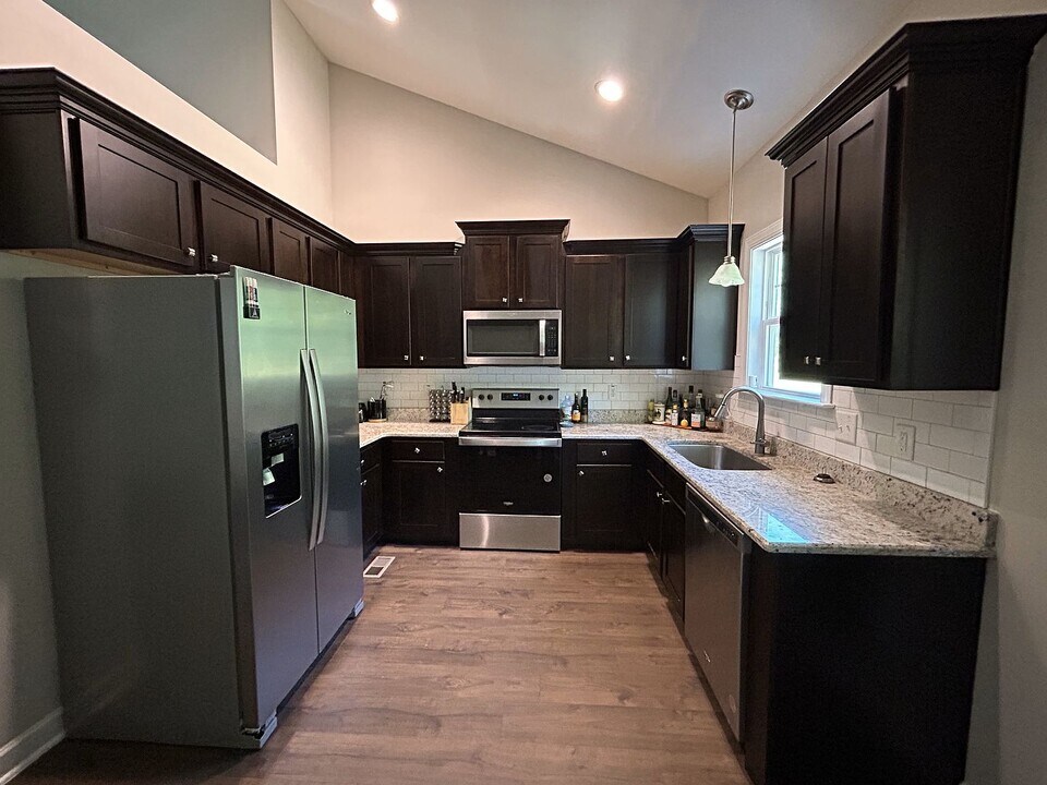 102 Hawk Pl in Goldsboro, NC - Building Photo