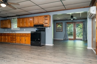 121 Dee Runion Rd in Jonesborough, TN - Foto de edificio - Building Photo