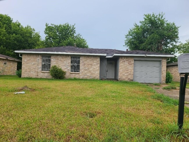 property at 12823 Glen Hollow Dr