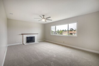 3570 Trieste Dr in Carlsbad, CA - Building Photo - Building Photo