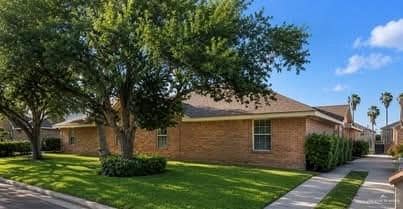 property at 11 Kimberly Ln