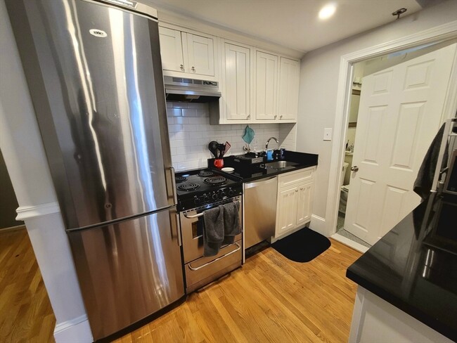 827 Boylston St, Unit 300