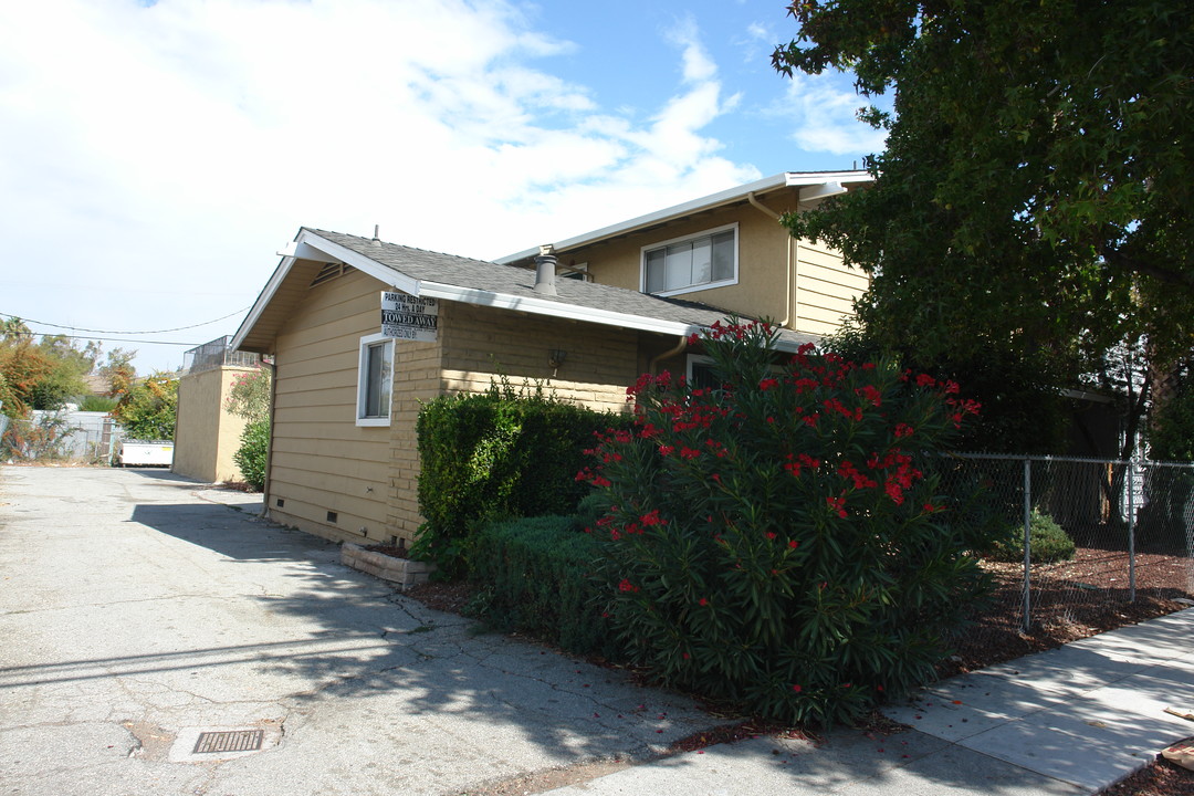 857 Hillsdale Ave in San Jose, CA - Foto de edificio