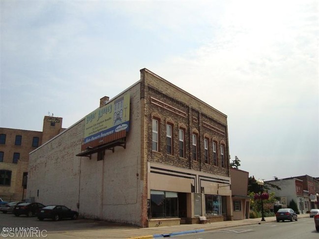 321 River St in Manistee, MI - Building Photo - Building Photo