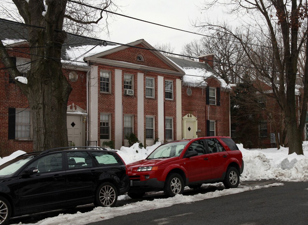 3926 W St NW in Washington, DC - Foto de edificio