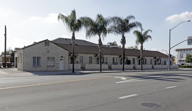 202-212 E Birch St in Brea, CA - Foto de edificio - Building Photo