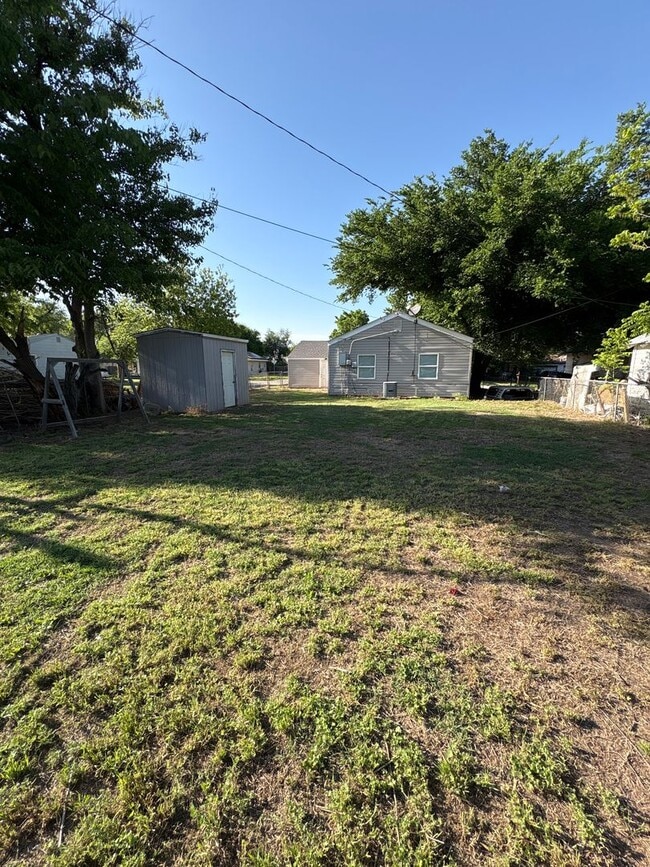 2201 E Walnut Ave in Enid, OK - Building Photo - Building Photo