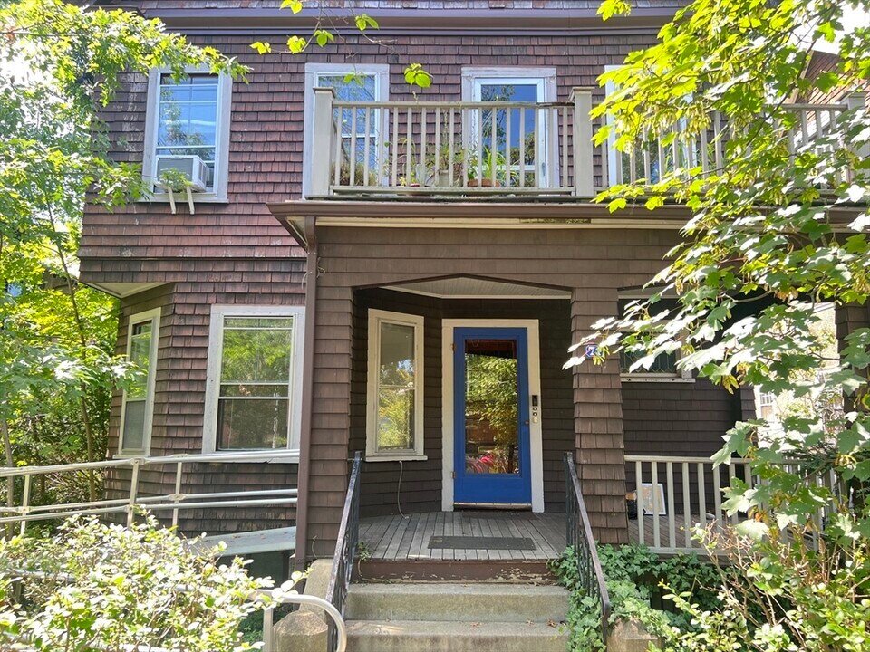 71 Fayerweather St in Cambridge, MA - Building Photo