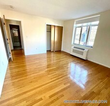35 Vernon St, Unit 402 in Brookline, MA - Building Photo - Building Photo