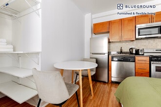 240 W 73rd St in New York, NY - Building Photo - Building Photo