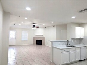 9202 Aberdeen Lake Dr in Houston, TX - Building Photo - Building Photo