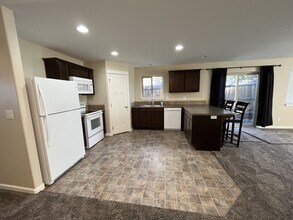 21283 Thornhill Ln in Bend, OR - Building Photo - Building Photo